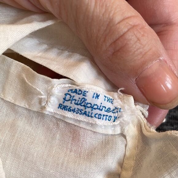 Vtg 60s white cotton lawn infant top with embroidered dog on front - Picture 8 of 8